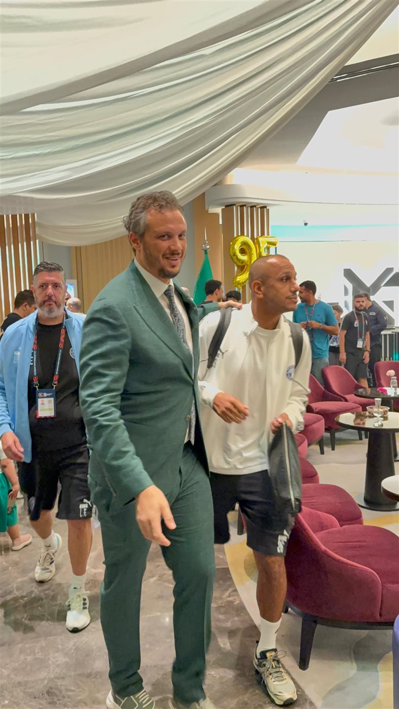 <strong>بعثة بيراميدز تغادر فندق الإقامة بجدة استعدادًا لمواجهة الأهلي السعودي</strong>