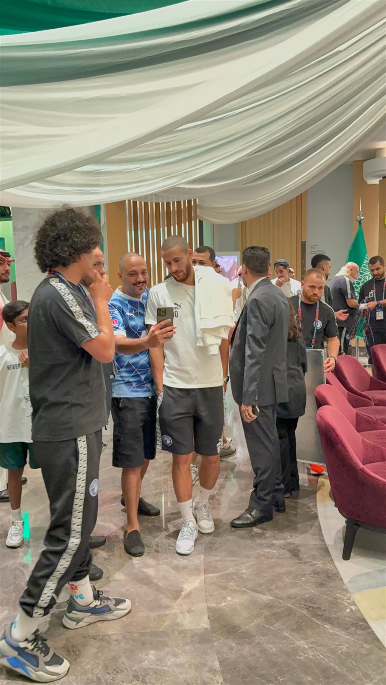 <strong>بعثة بيراميدز تغادر فندق الإقامة بجدة استعدادًا لمواجهة الأهلي السعودي</strong>