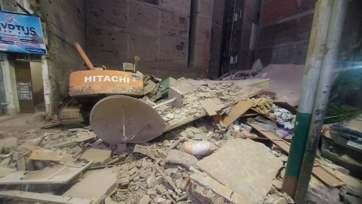 انهيار عقار مكون من 5 طوابق بجور فندق شهير بالمنيا