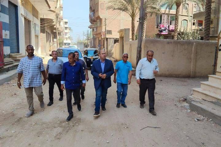 نائب محافظ الجيزة يتفقد محطة كهرباء ومشروعات رصف 120 شارعًا بالبدرشين