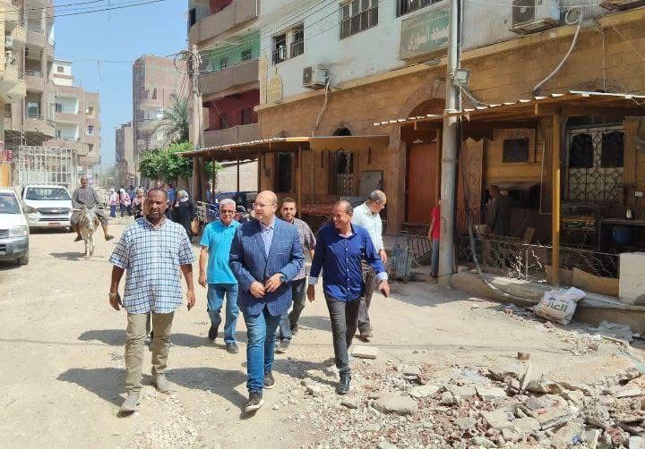 نائب محافظ الجيزة يتفقد محطة كهرباء ومشروعات رصف 120 شارعًا بالبدرشين