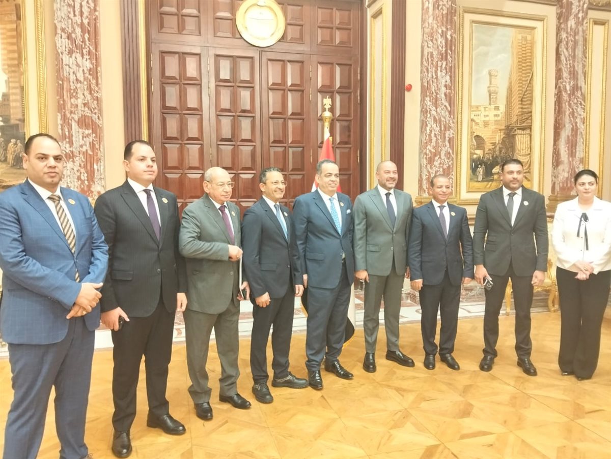 النائب أحمد دياب خلال تسلمه كارنيه عضوية مجلس الشيوخ