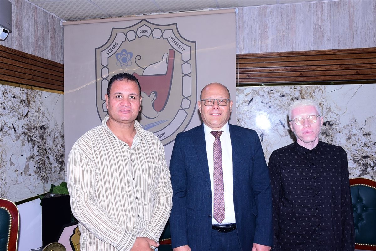 بعد استلام عمله معيدًا.. يوسف خلف يشكر رئيس جامعة سوهاج على تحقيق حلم حياته