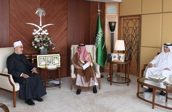 الدكتور نظير عياد يقدم تعازيه لخادم الحرمين وولي العهد في المفتي العام للمملكة العربية السعودية