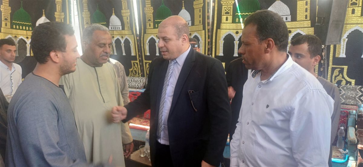 تقديم واجب العزاء لأسرة شهيد العلم