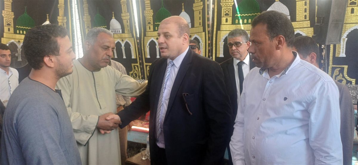 تقديم واجب العزاء لأسرة شهيد العلم