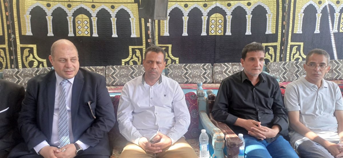 تقديم واجب العزاء لأسرة شهيد العلم