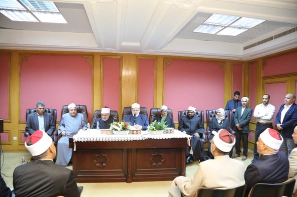  تكريم وكيل المعاهد للمناطق ومستشار اللغة العربية بعد بلوغهما السن القانونية