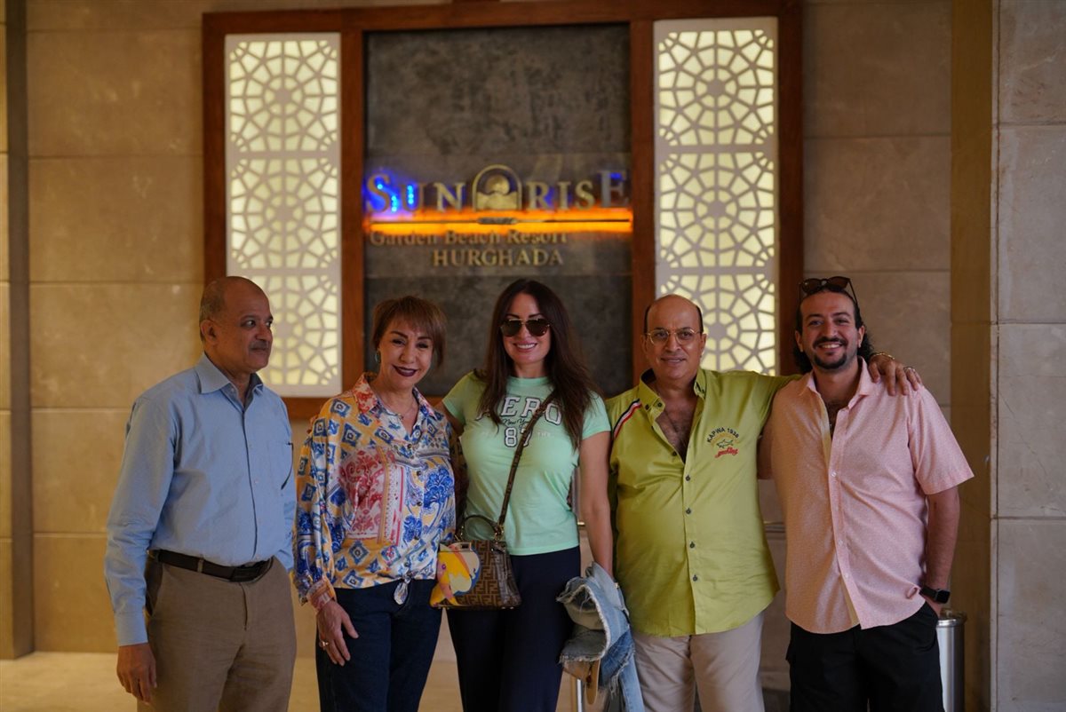 وصول محمد ممدوح ونرمين الفقي وعبير صبري للمشاركة في النسخة الثالثة لمهرجان الغردقة لسينما الشباب