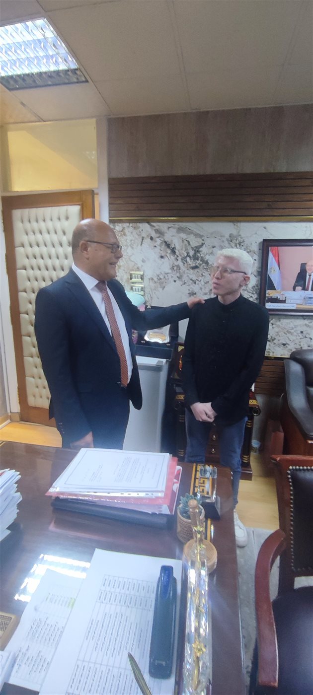 يوسف مع رئيس جامعة سوهاج