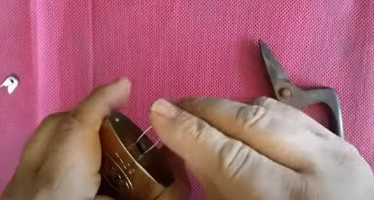 طريقة فتح القفل بالدبوس