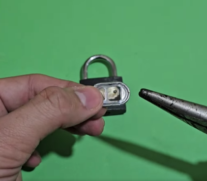 أسهل طريقة لفتح القفل