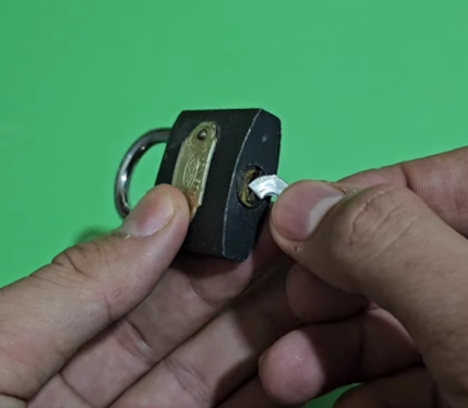 أسهل طريقة لفتح القفل