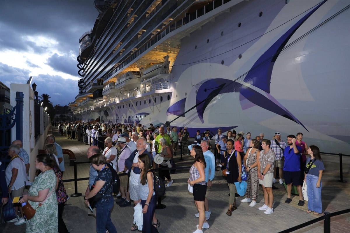 استقبال سياح