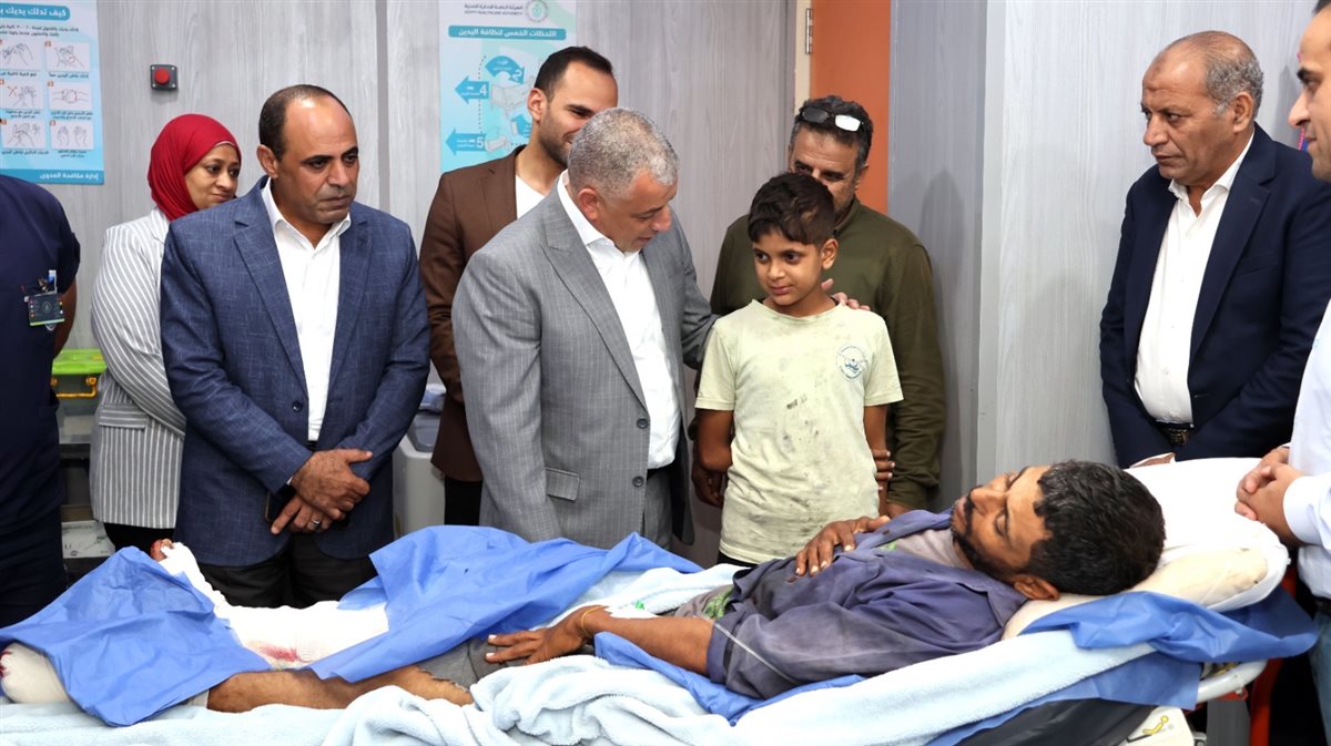 جانب من زيارة المحافظ 