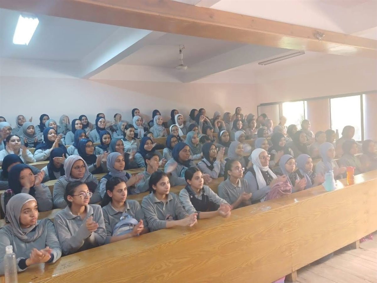 وكيل تعليم الأقصر يشرح نظام البكالوريا للطلاب 