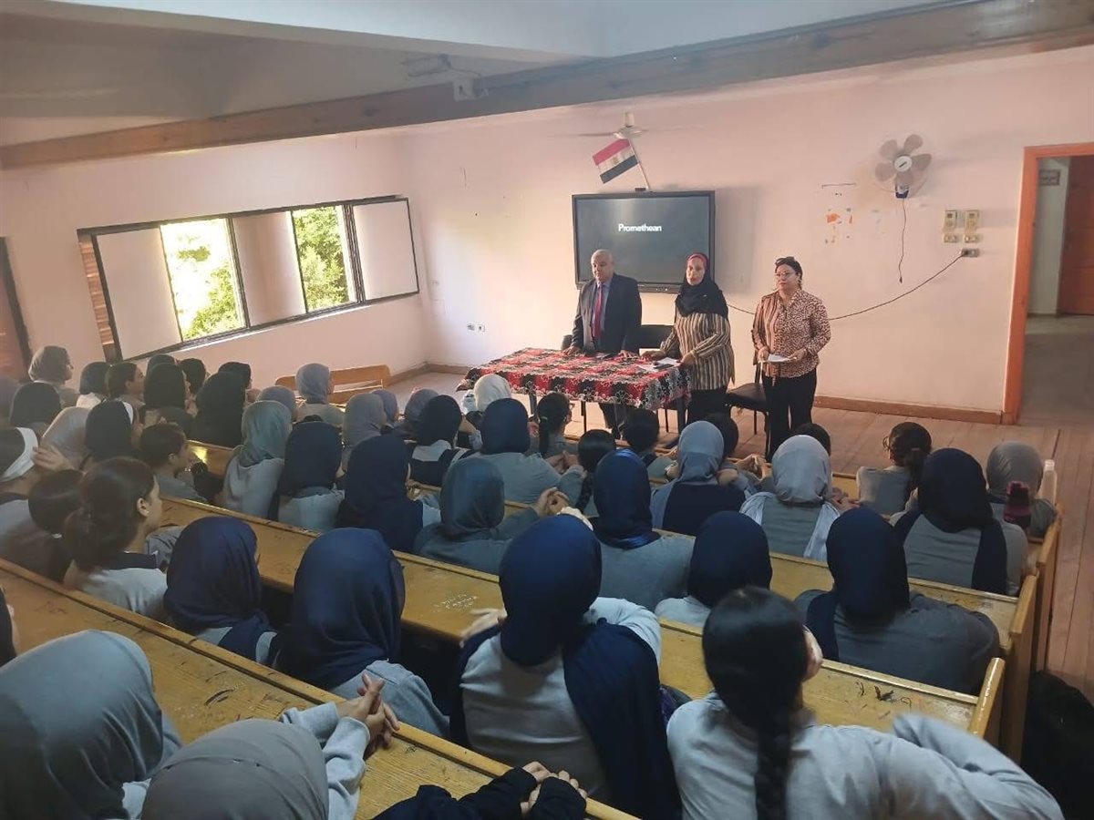 وكيل تعليم الأقصر يشرح نظام البكالوريا للطلاب 