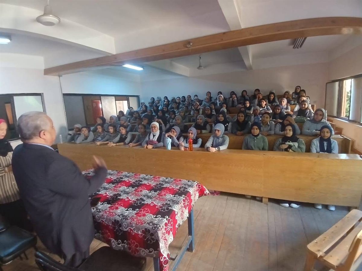 وكيل تعليم الأقصر يشرح نظام البكالوريا للطلاب 