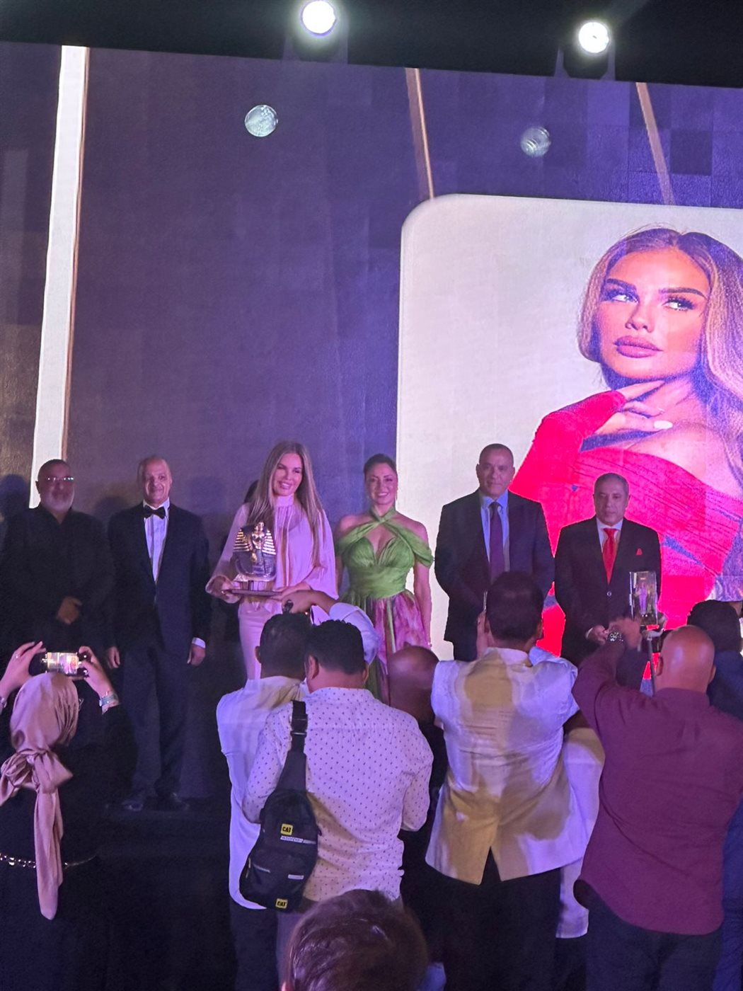 تكريم الفنانة نيكول سابا في مهرجان الغردقة لـ سينما الشباب