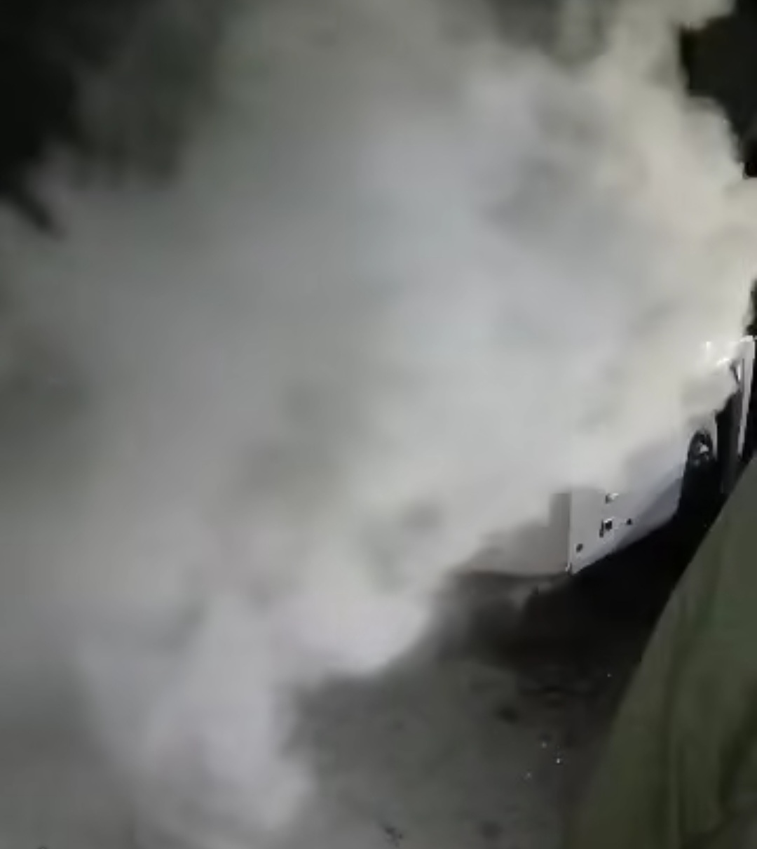 اشتعال النيران في الأتوبيس