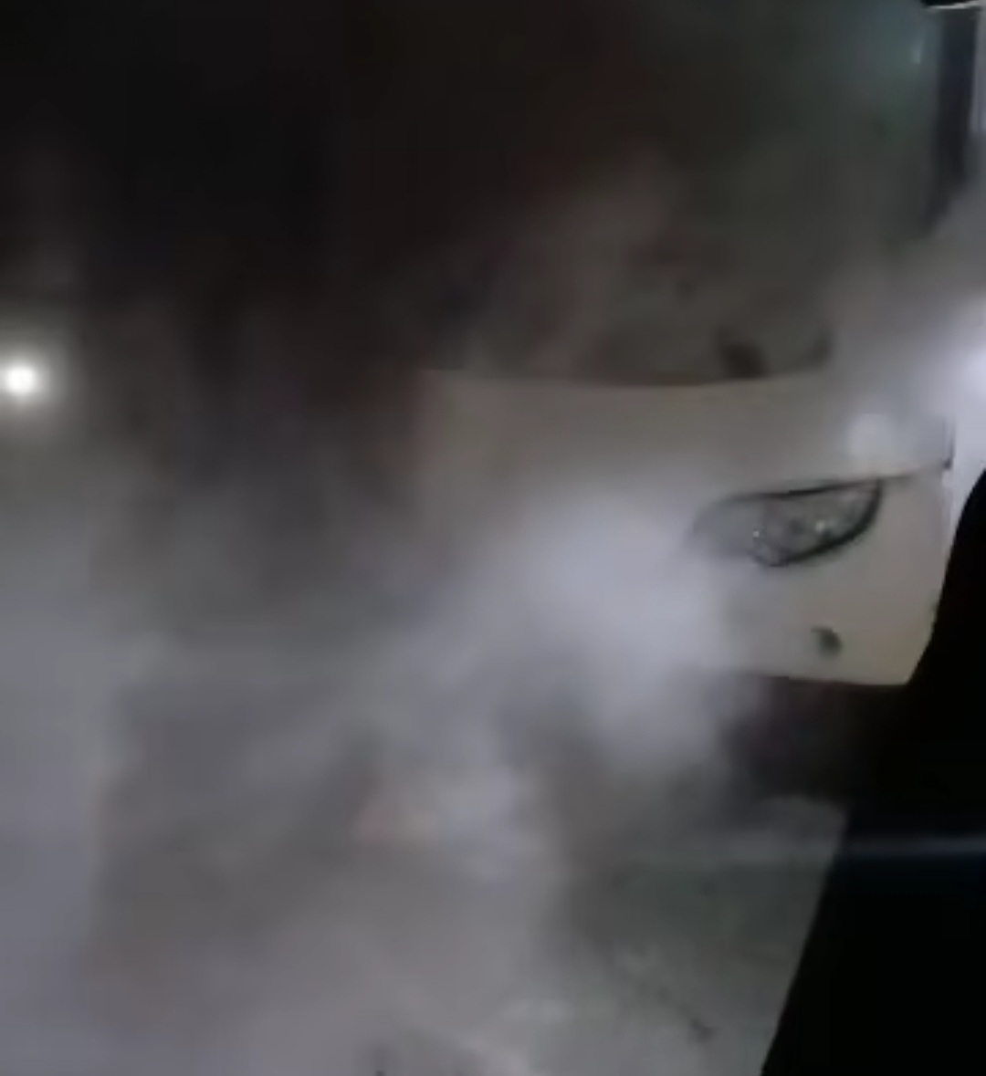 اشتعال النيران في الأتوبيس