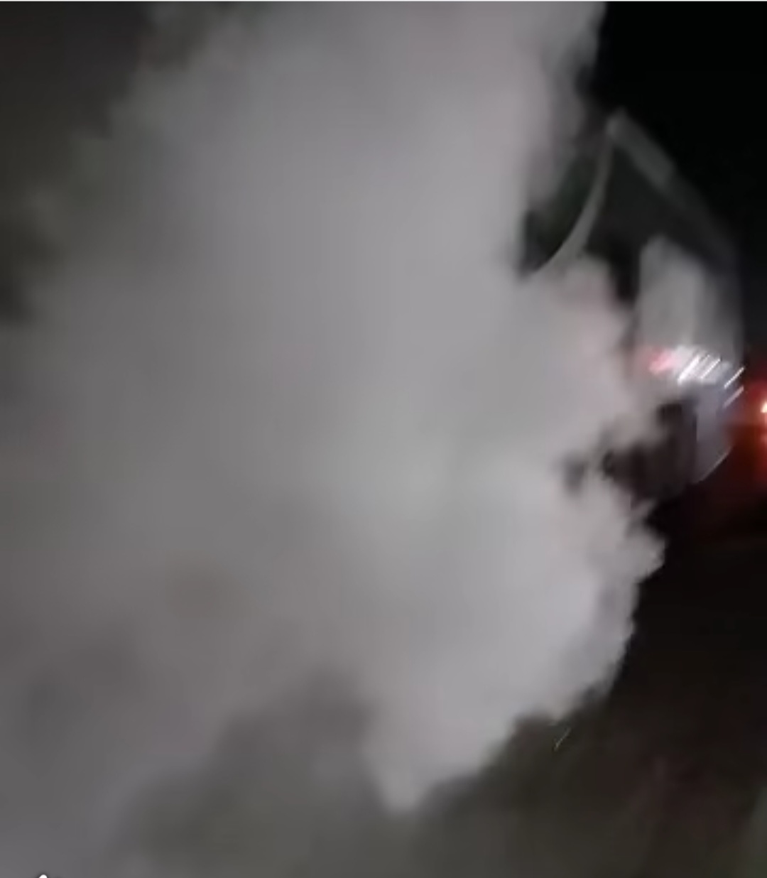 صور اشتعال النيران داخل أتوبيس سفريات