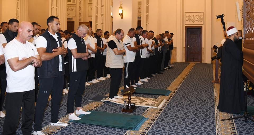 الرئيس السيسي يؤدي صلاة الفجر مع طلاب الأكاديمية العسكرية المصرية