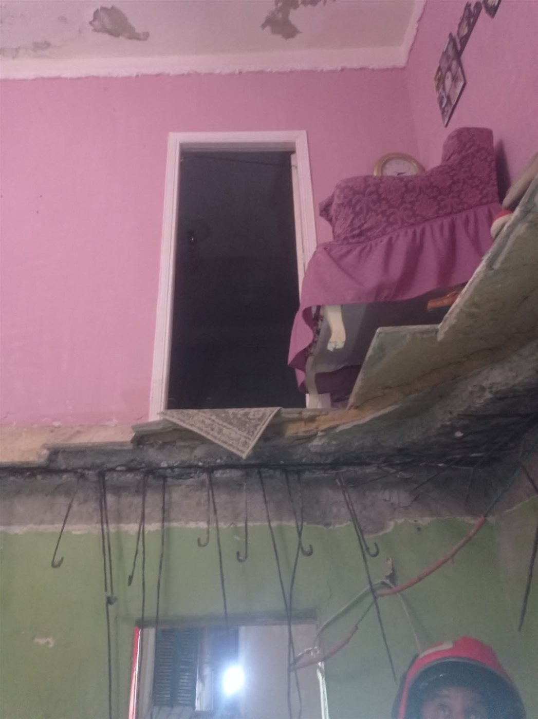 انهيار سقف عقار