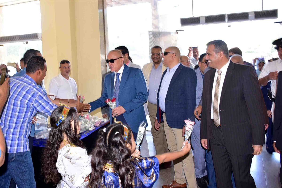 محافظ الأقصر وسط السائحين في اليوم العالمي للسياحة