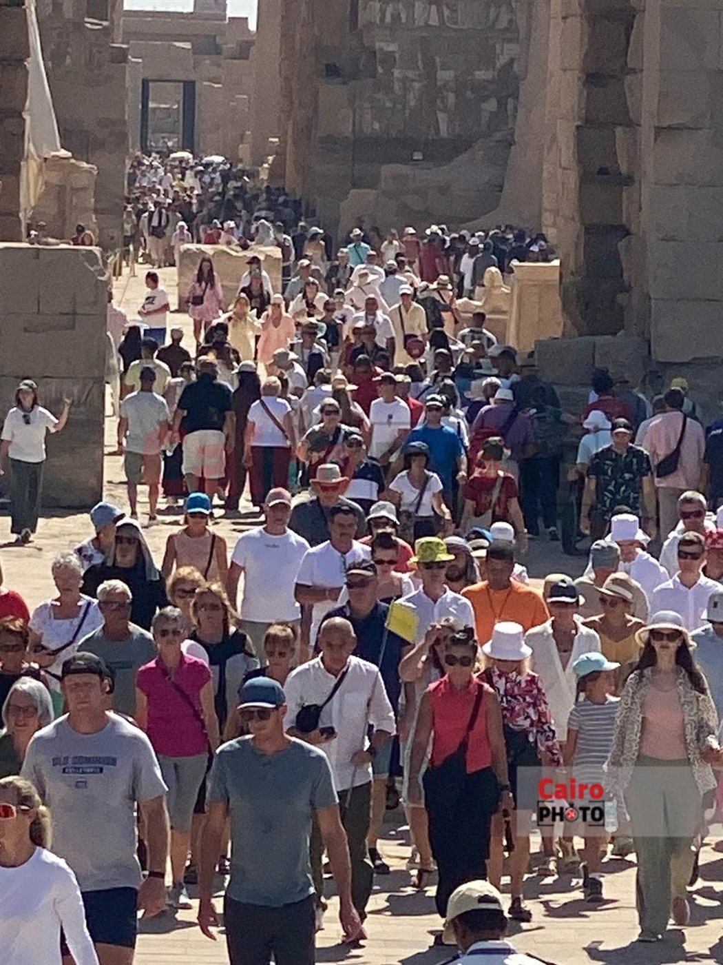 معابد الكرنك كاملة العدد في يوم السياحة العالمي