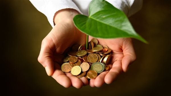 تفسير حلم الميت يعطي فلوس للحي