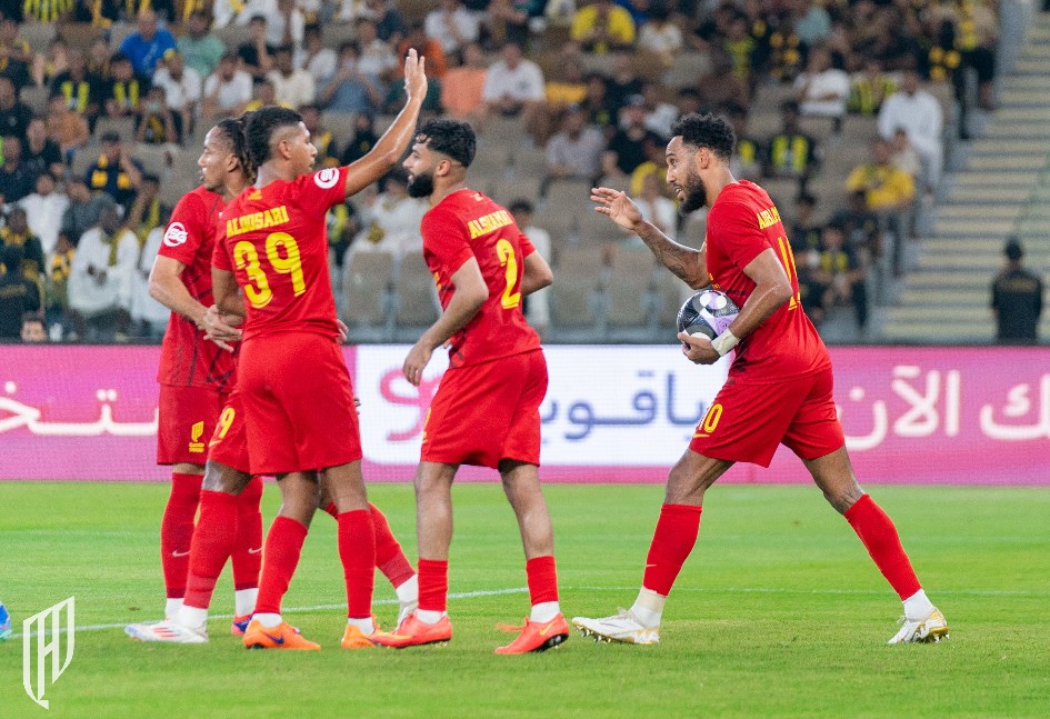 القنوات الناقلة لمشاهدة مباراة القادسية والفتح بث مباشر اليوم في دوري روشن 