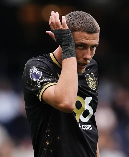 <strong>ماكسيم إيستيف مدافع فريق بيرنلي</strong>