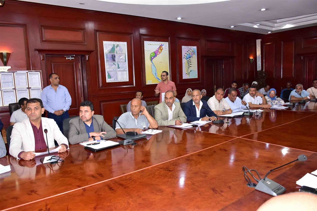 إجتماع محافظ الأقصر