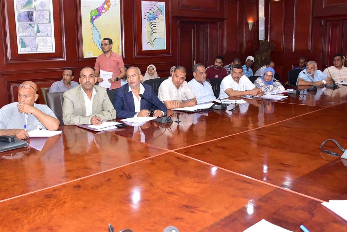 إجتماع محافظ الأقصر