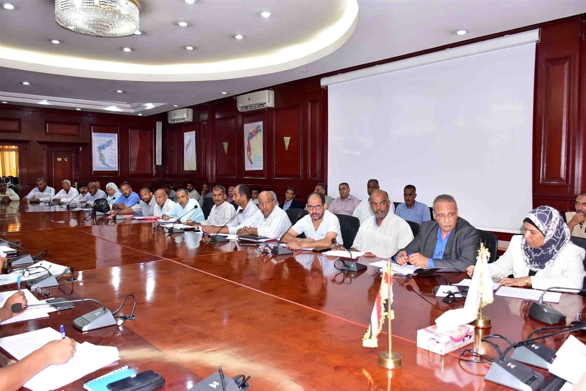 إجتماع محافظ الأقصر