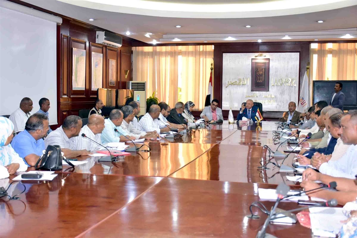 إجتماع محافظ الأقصر