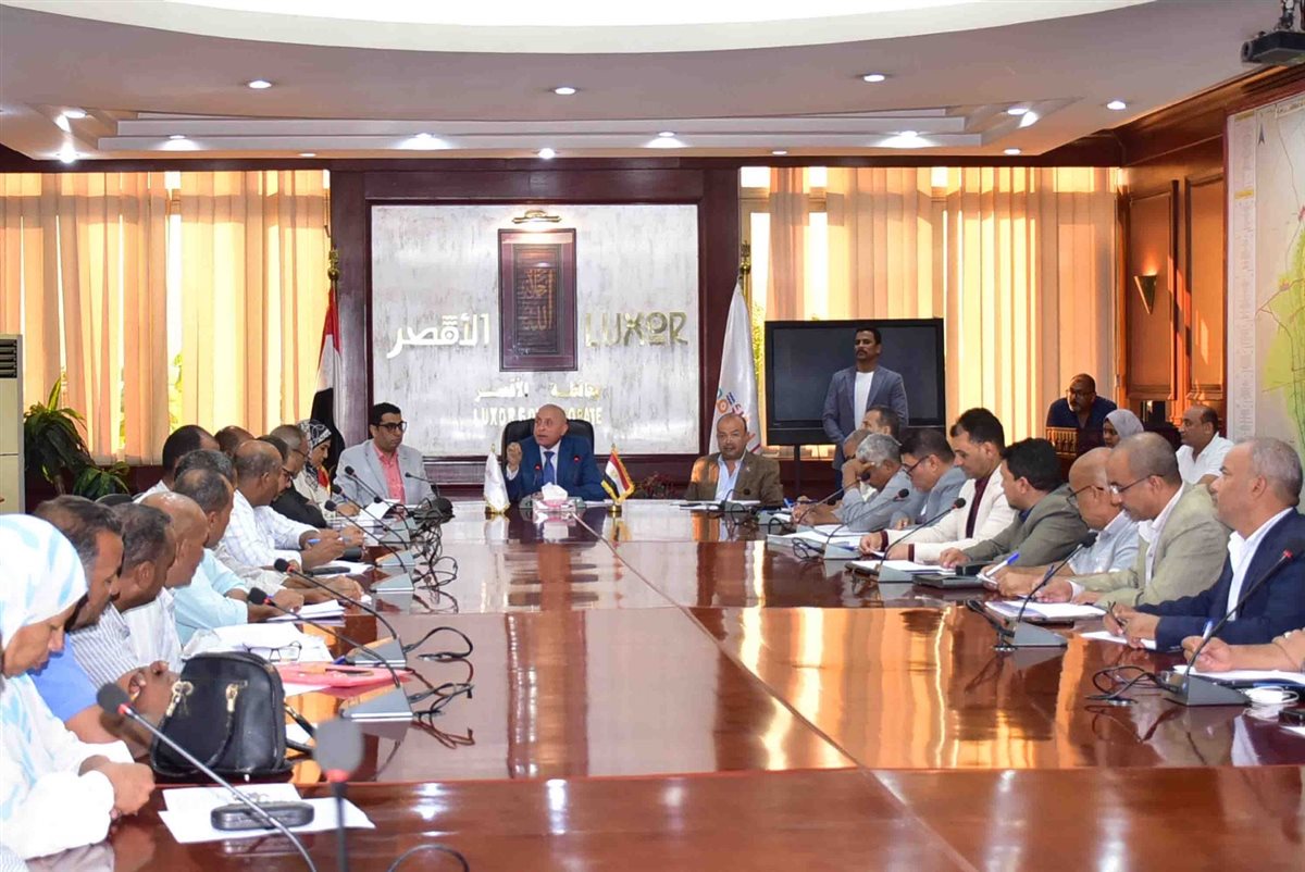 إجتماع محافظ الأقصر