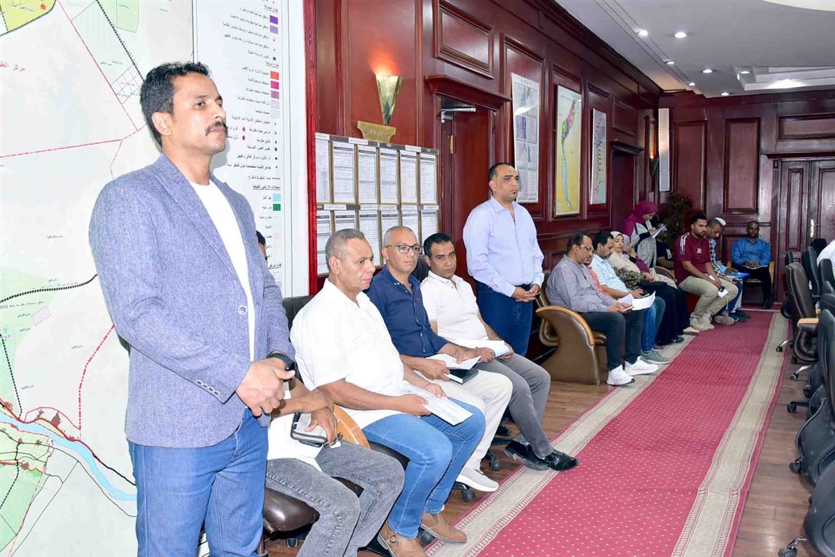 إجتماع محافظ الأقصر