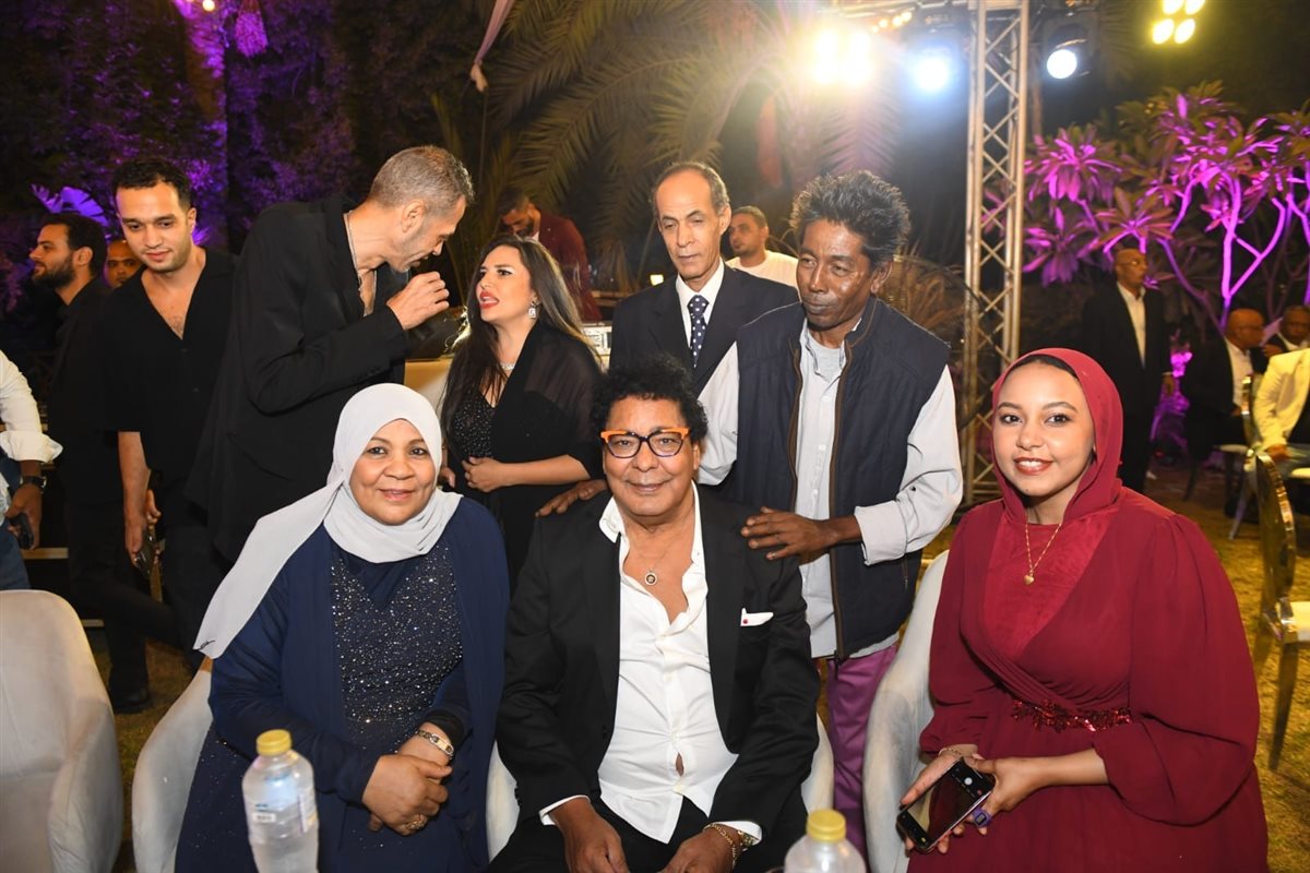 محمد منير يحتفل بزفاف ابنة شقيقته في احد الفنادق الكبرى