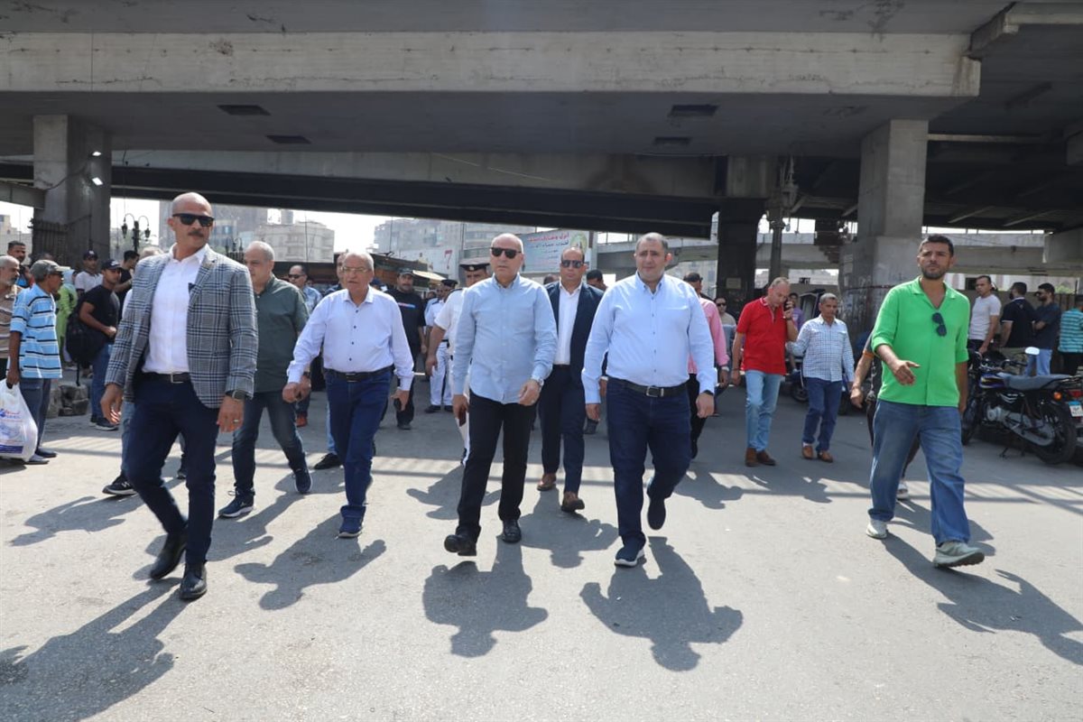 جانب من جولة المحافظ 