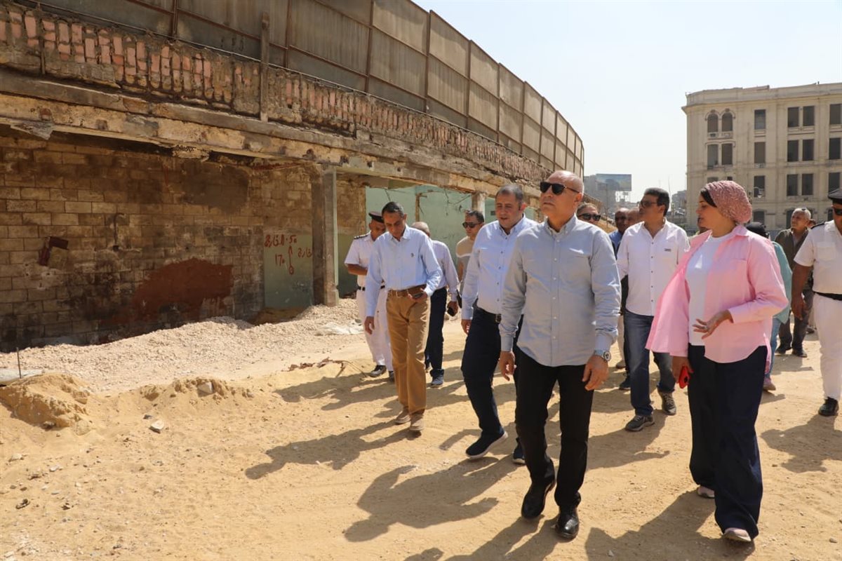 جانب من جولة المحافظ 