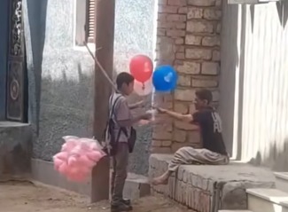 بائع غزل بنات يتصدر التريند