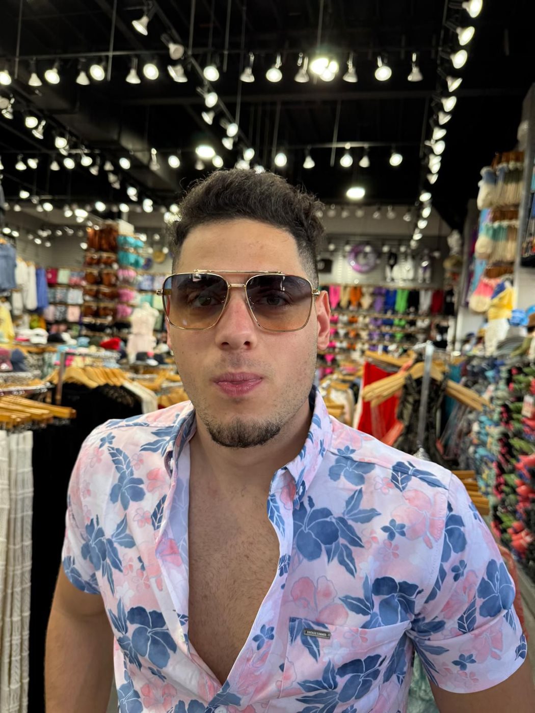 حفيد الكاتب الكبير يوسف إدريس المحتجز في أمريكا