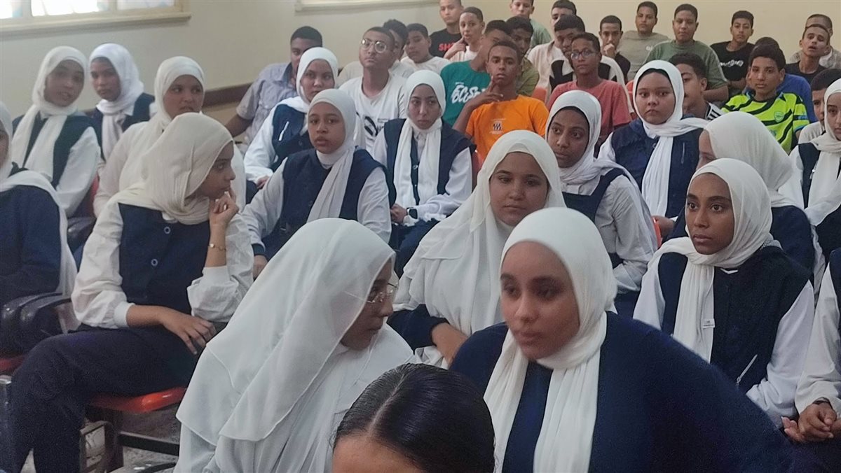 وكيل وزارة التعليم بالأقصر يشرح نظام البكالوريا للطلاب