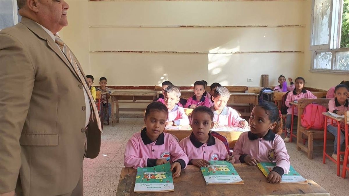 وكيل وزارة التعليم بالأقصر يشرح نظام البكالوريا للطلاب