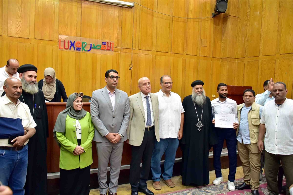 محافظ الأقصر يكرم فريق مشروع إعادة إحياء إسنا