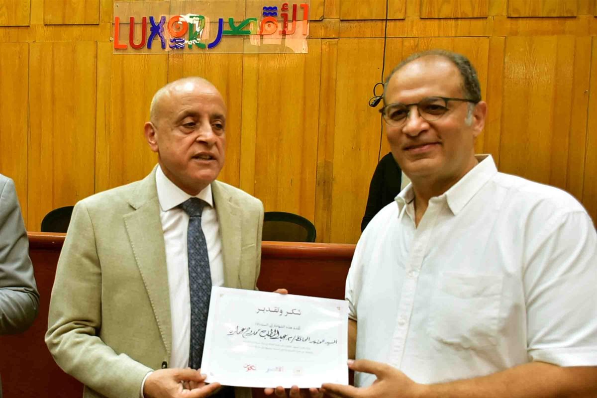 محافظ الأقصر يكرم فريق مشروع إعادة إحياء إسنا