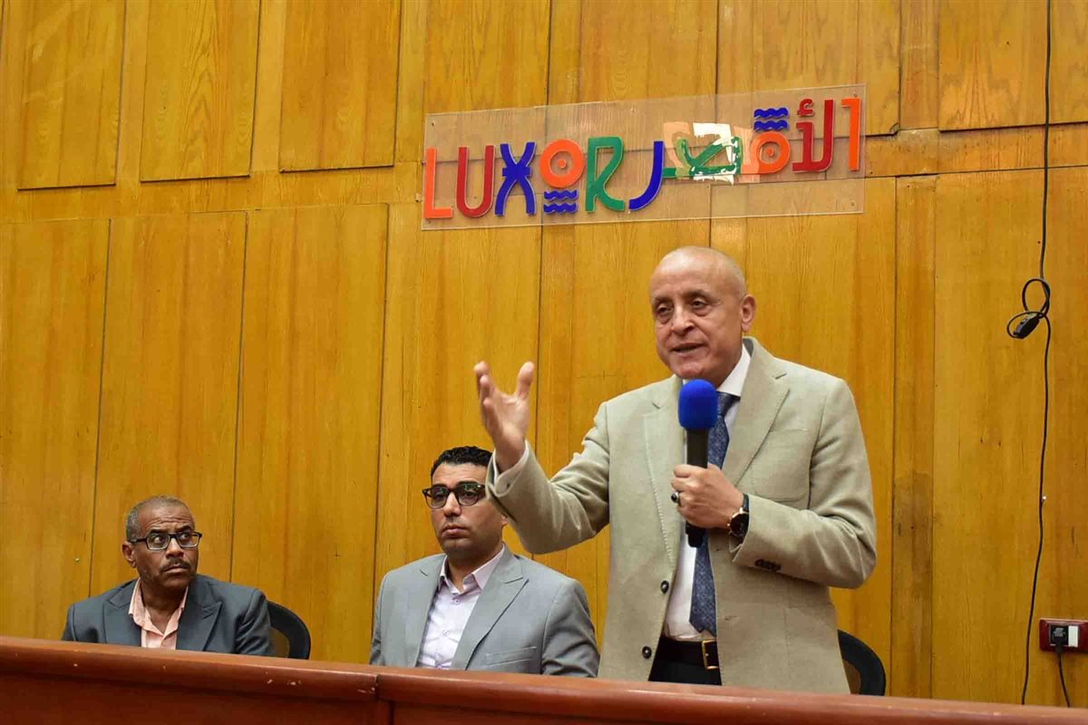 محافظ الأقصر يكرم فريق مشروع إعادة إحياء إسنا