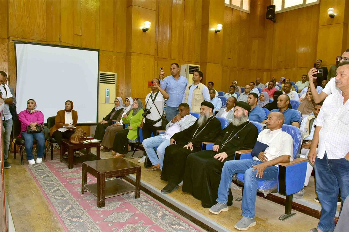 محافظ الأقصر يكرم فريق مشروع إعادة إحياء إسنا